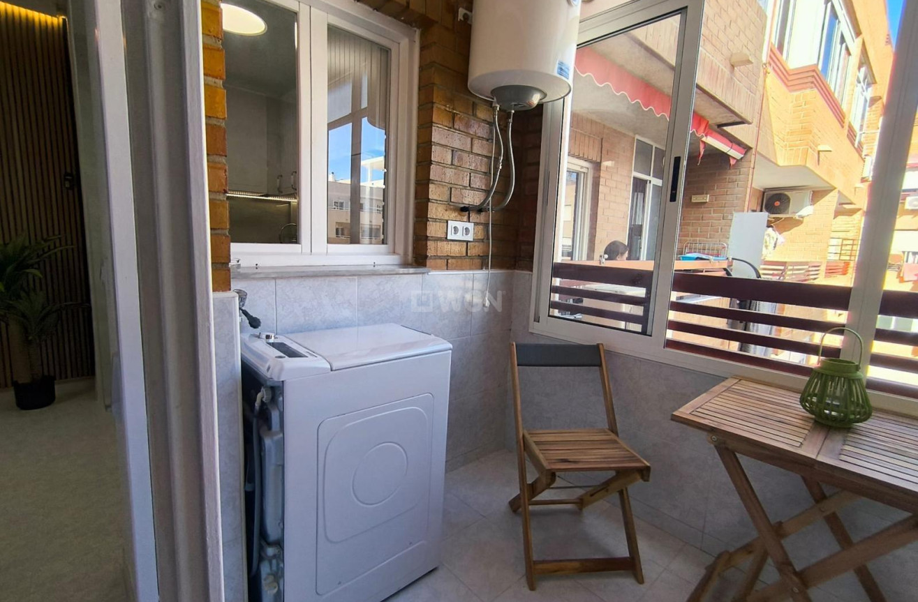 Odsprzedaż - Mieszkanie w bloku - Torrevieja - El Molino