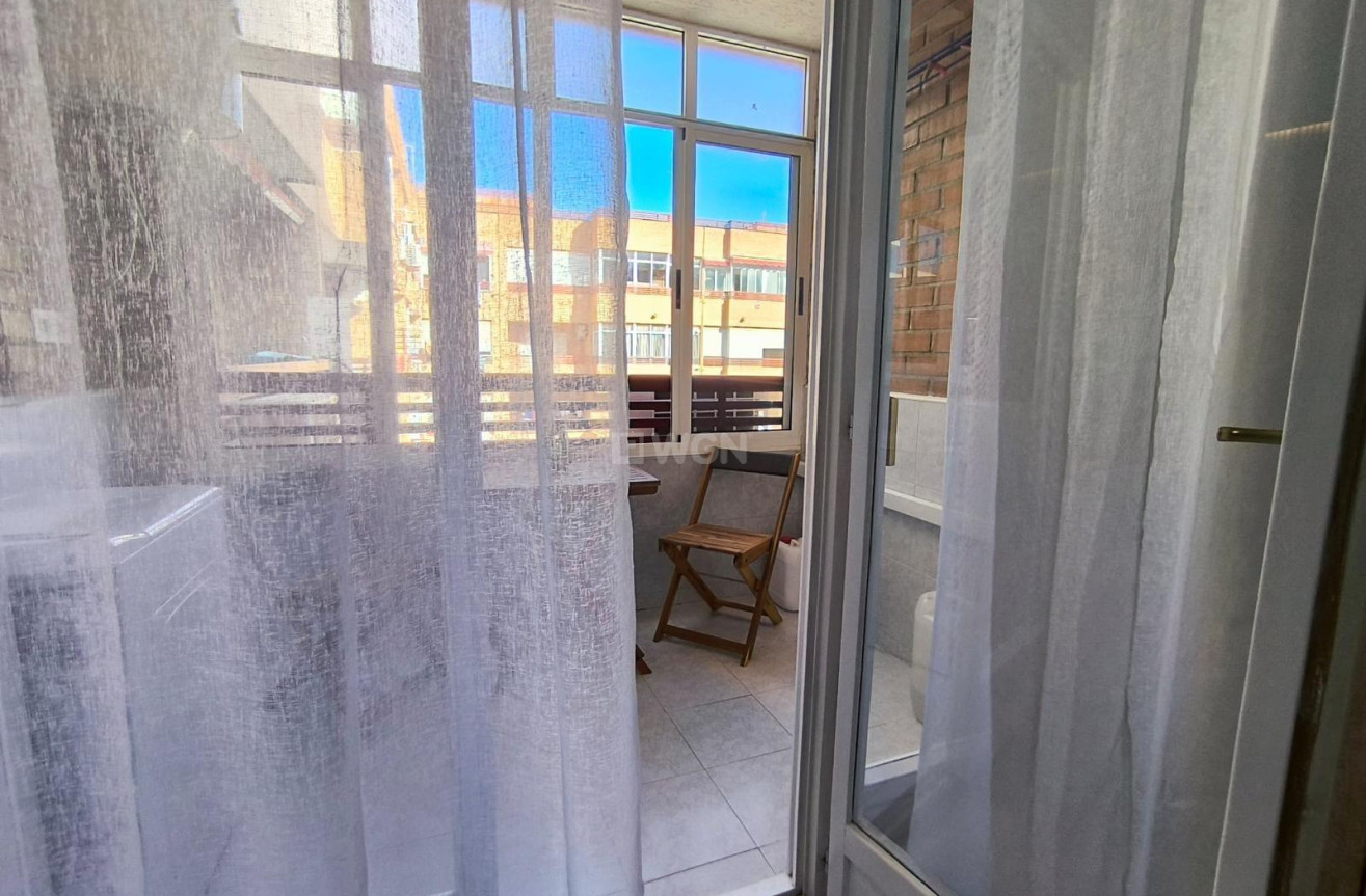 Odsprzedaż - Mieszkanie w bloku - Torrevieja - El Molino