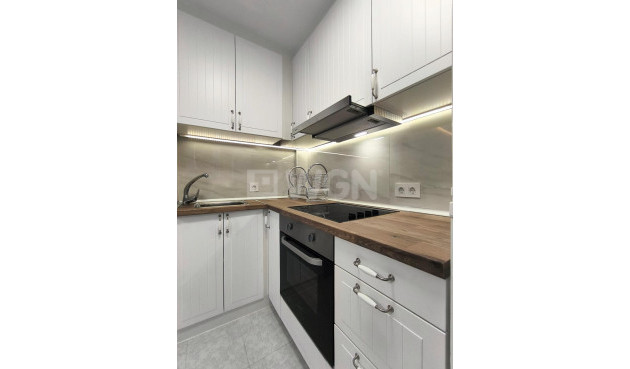 Odsprzedaż - Mieszkanie w bloku - Torrevieja - El Molino