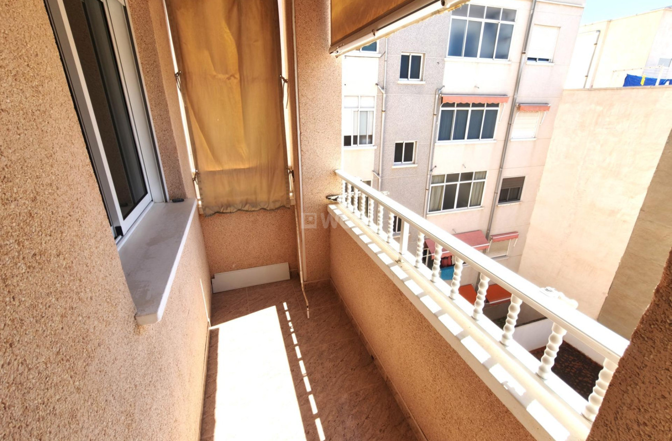 Odsprzedaż - Mieszkanie w bloku - Torrevieja - Estacion De Autobuses