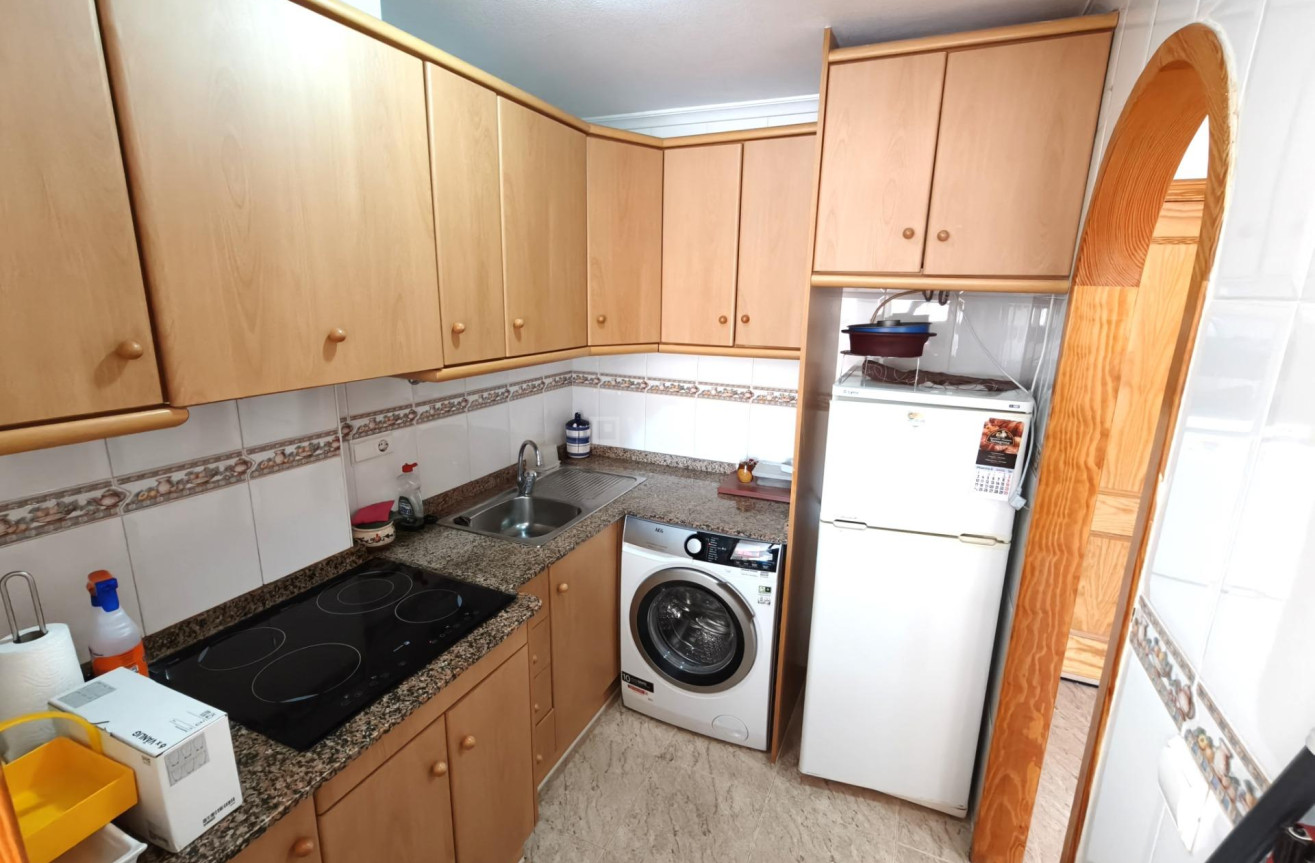 Odsprzedaż - Mieszkanie w bloku - Torrevieja - Estacion De Autobuses