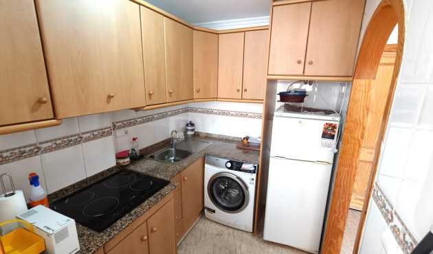 Odsprzedaż - Mieszkanie w bloku - Torrevieja - Estacion De Autobuses