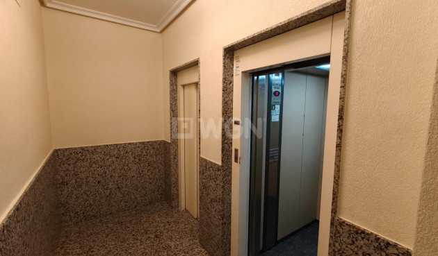 Odsprzedaż - Mieszkanie w bloku - Torrevieja - Estacion De Autobuses