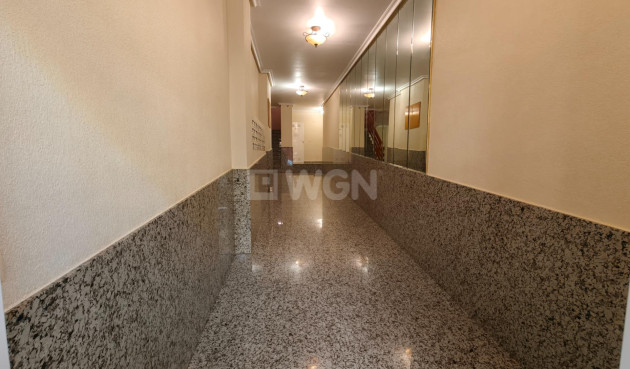 Odsprzedaż - Mieszkanie w bloku - Torrevieja - Estacion De Autobuses