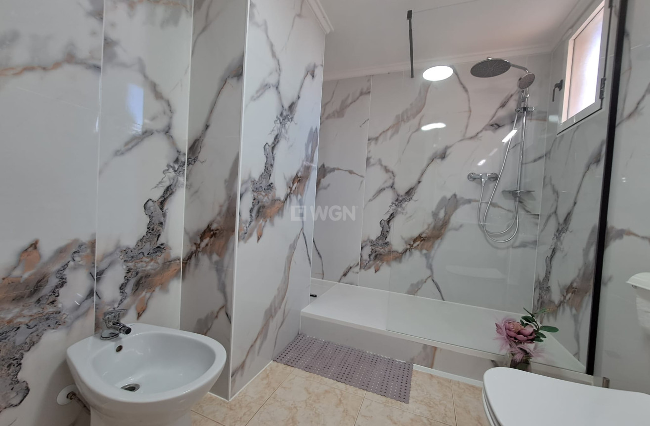 Odsprzedaż - Mieszkanie w bloku - Torrevieja - Costa Blanca