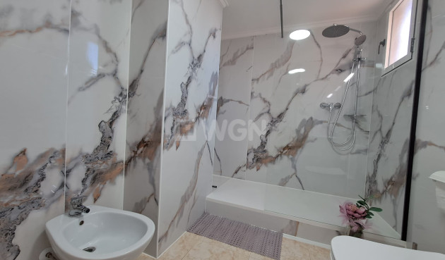 Odsprzedaż - Mieszkanie w bloku - Torrevieja - Costa Blanca