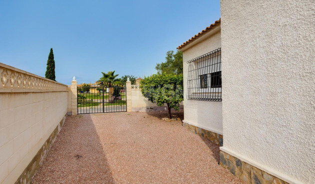 Resale - Villa - Orihuela Costa - La Florida