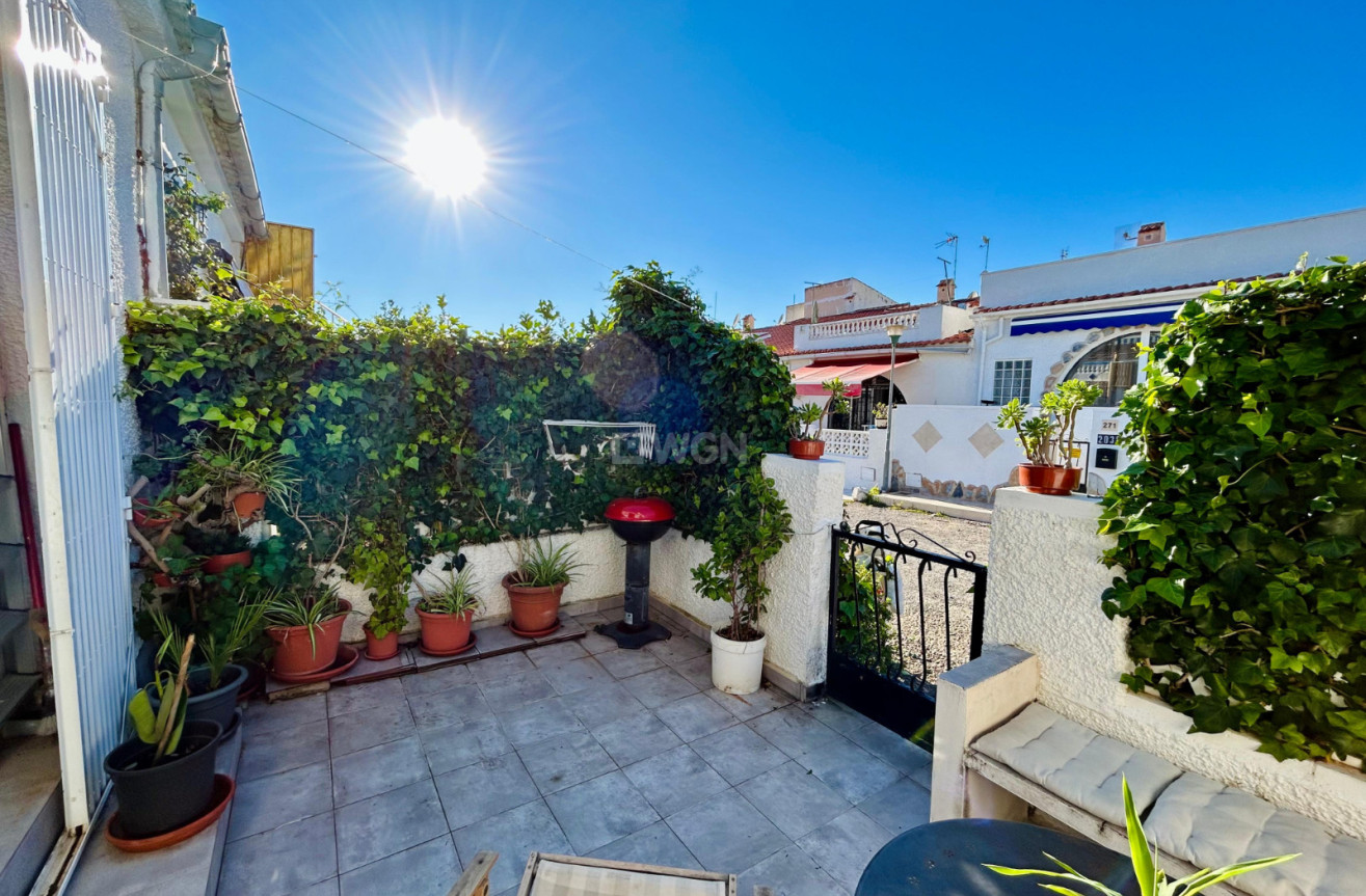 Odsprzedaż - Kamienica - Torrevieja - Costa Blanca