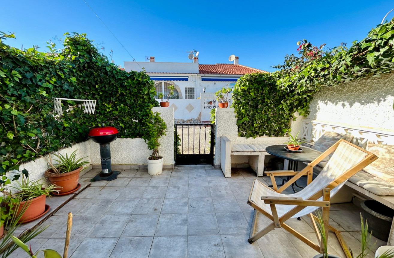 Odsprzedaż - Kamienica - Torrevieja - Costa Blanca