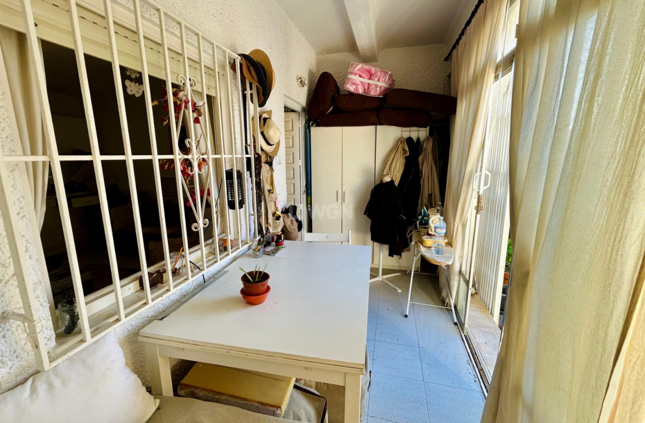 Odsprzedaż - Kamienica - Torrevieja - Costa Blanca
