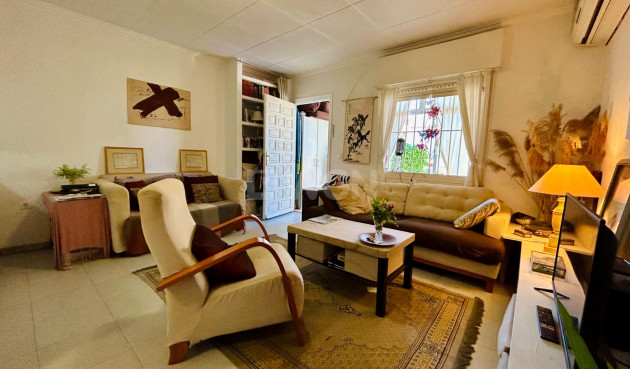 Odsprzedaż - Kamienica - Torrevieja - Costa Blanca