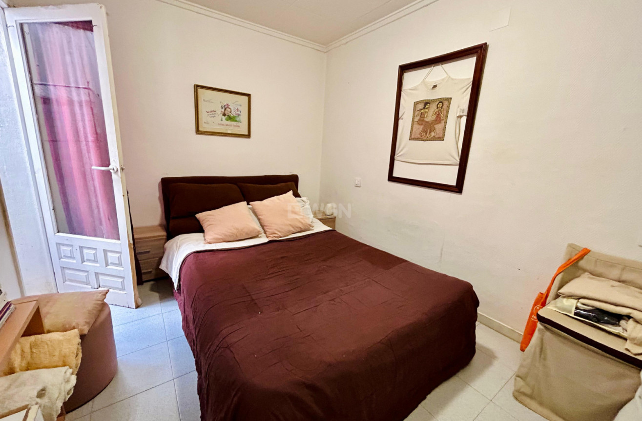 Odsprzedaż - Kamienica - Torrevieja - Costa Blanca