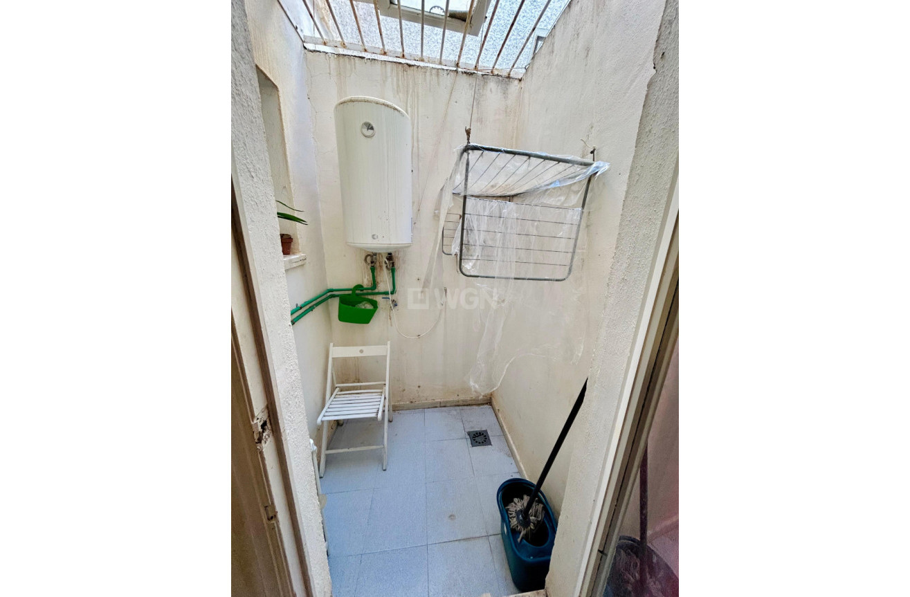 Odsprzedaż - Kamienica - Torrevieja - Costa Blanca