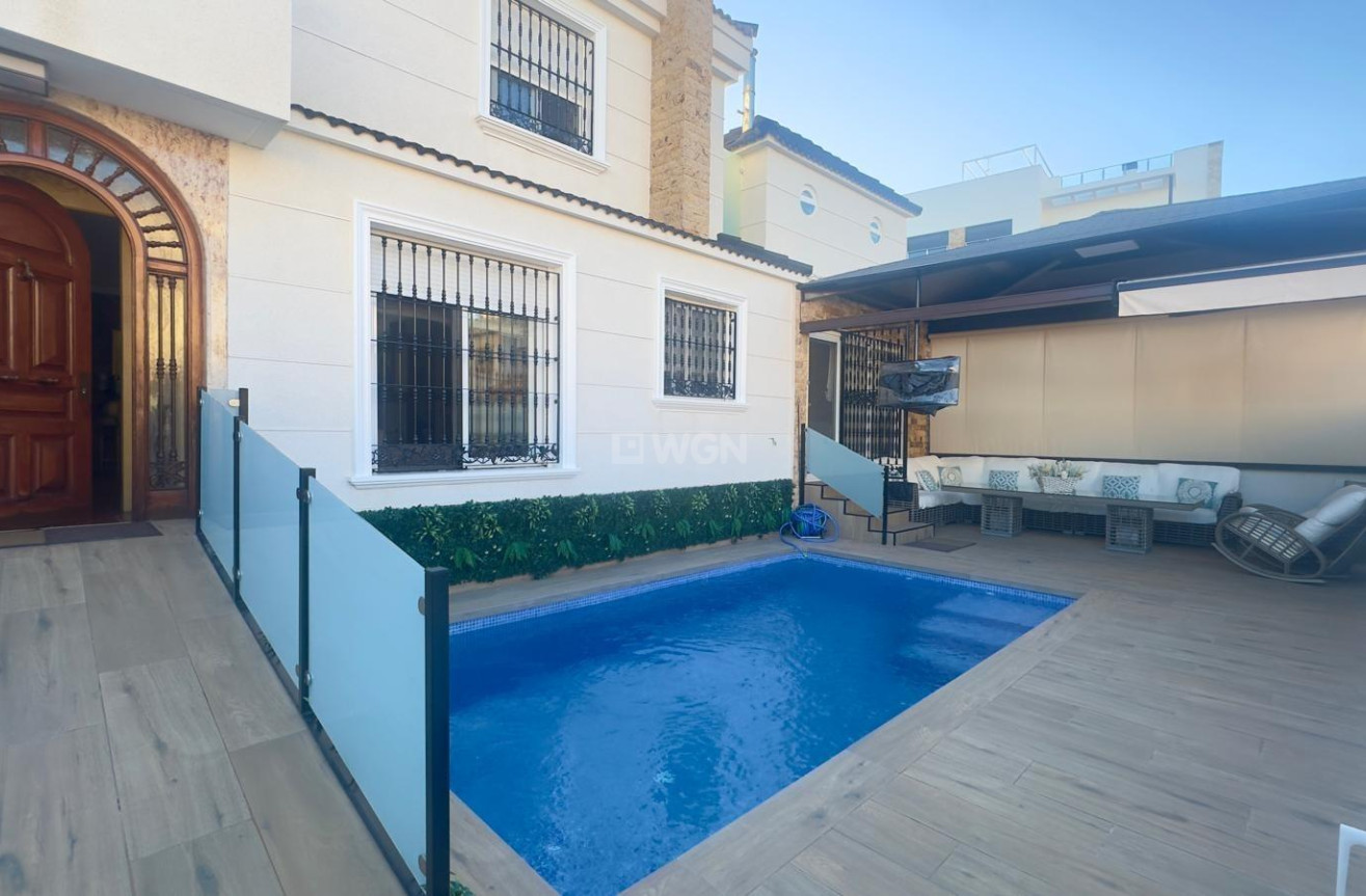 Odsprzedaż - Kamienica - Orihuela Costa - La Zenia