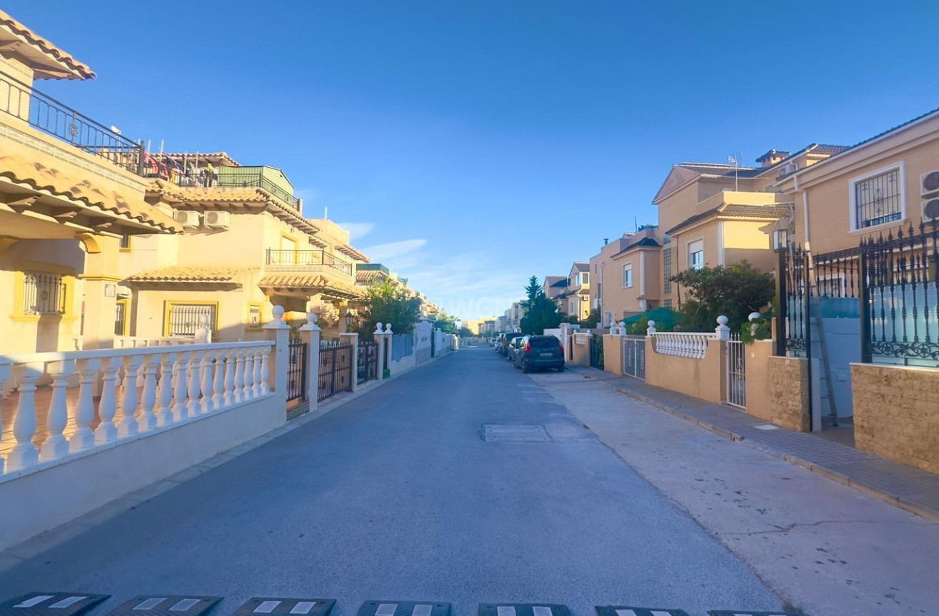 Odsprzedaż - Kamienica - Orihuela Costa - La Zenia