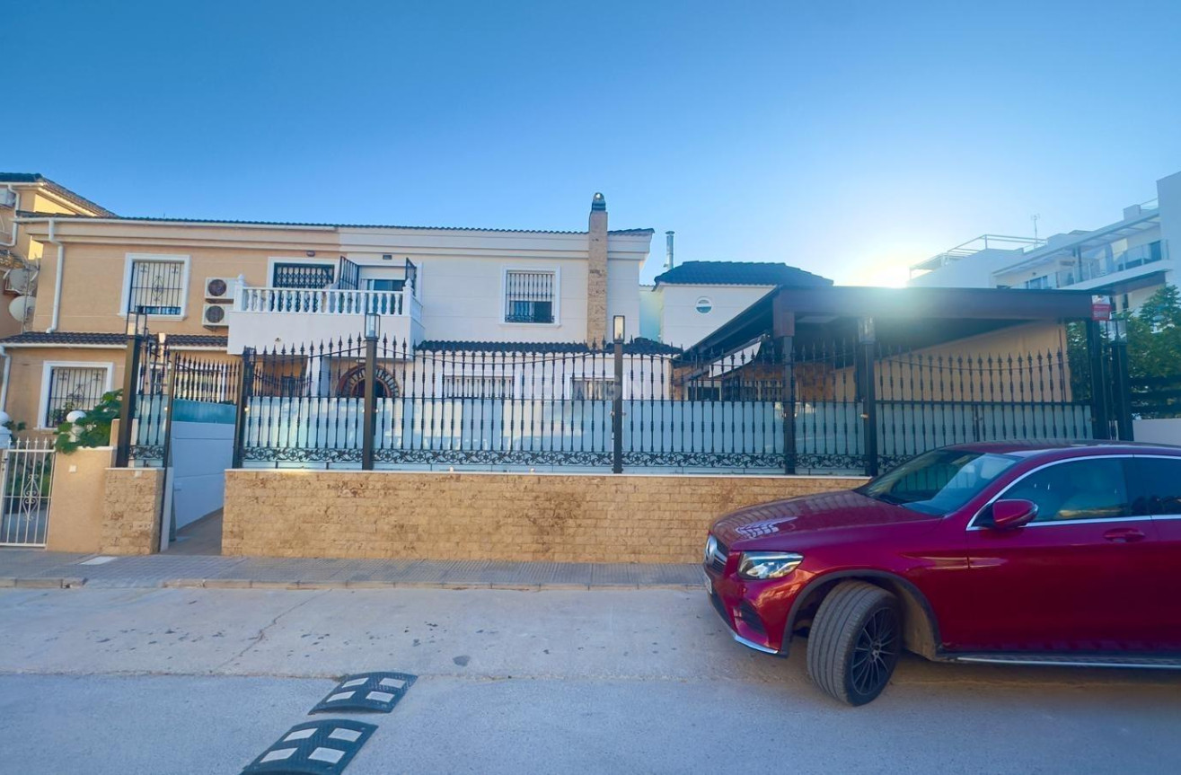 Odsprzedaż - Kamienica - Orihuela Costa - La Zenia