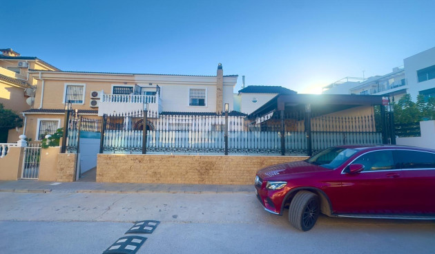 Odsprzedaż - Kamienica - Orihuela Costa - La Zenia