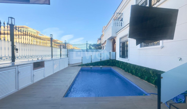 Odsprzedaż - Kamienica - Orihuela Costa - La Zenia