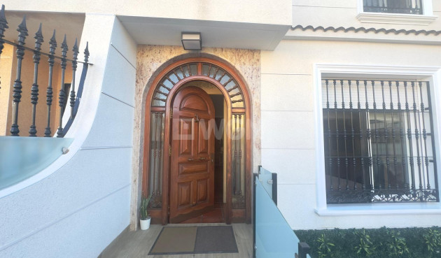 Odsprzedaż - Kamienica - Orihuela Costa - La Zenia