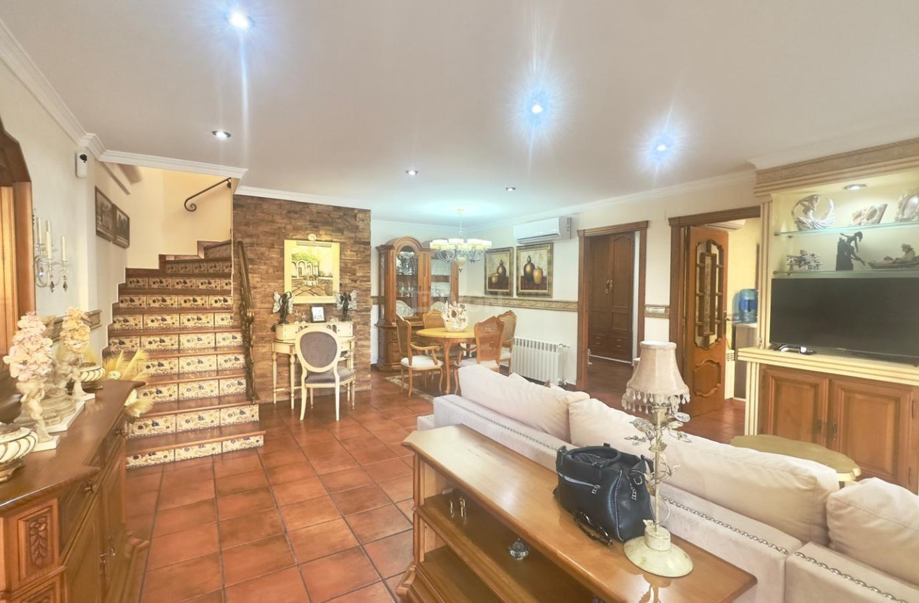 Odsprzedaż - Kamienica - Orihuela Costa - La Zenia