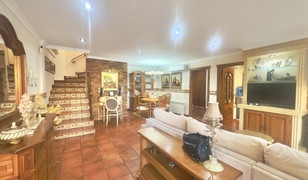 Odsprzedaż - Kamienica - Orihuela Costa - La Zenia