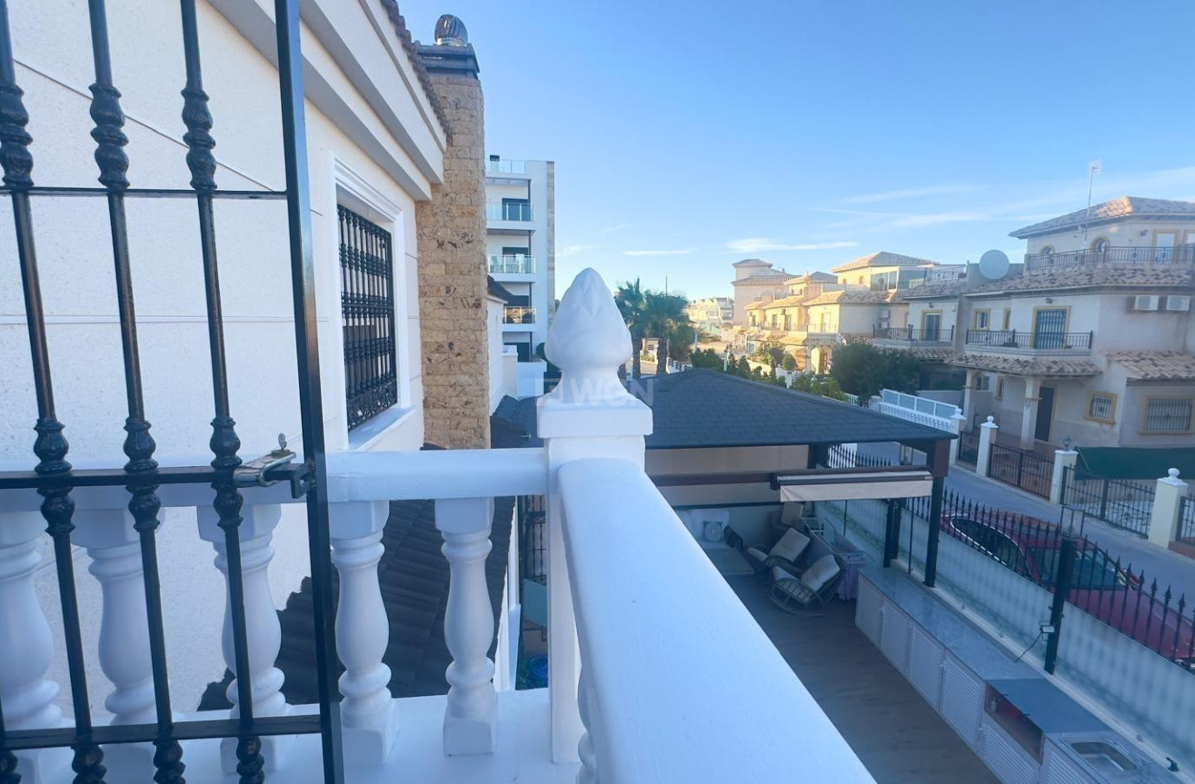 Odsprzedaż - Kamienica - Orihuela Costa - La Zenia