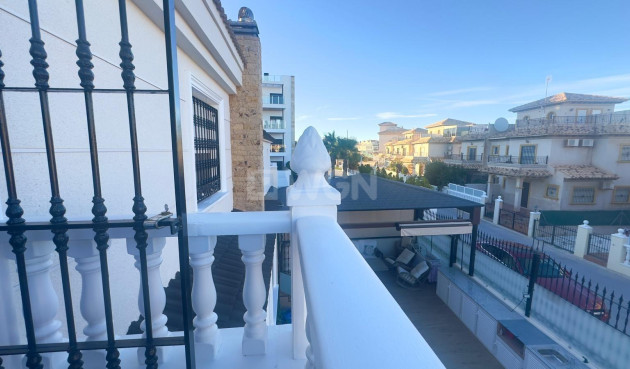 Odsprzedaż - Kamienica - Orihuela Costa - La Zenia