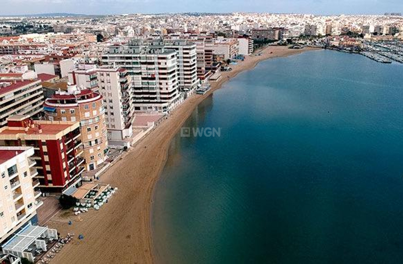 Resale - Apartment / flat - Torrevieja - Parque Las Naciones