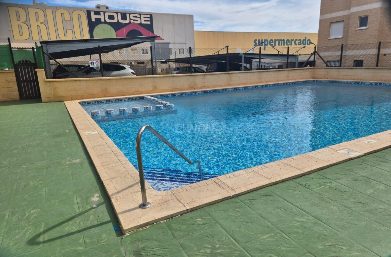 Resale - Apartment / flat - Torrevieja - aguas nuevas