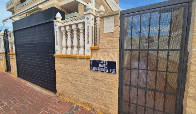 Resale - Apartment / flat - Torrevieja - aguas nuevas