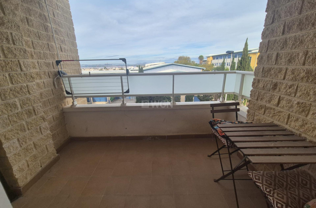 Resale - Apartment / flat - Torrevieja - aguas nuevas