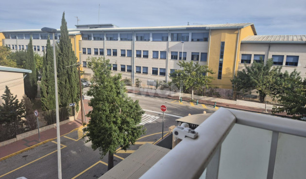 Resale - Apartment / flat - Torrevieja - aguas nuevas