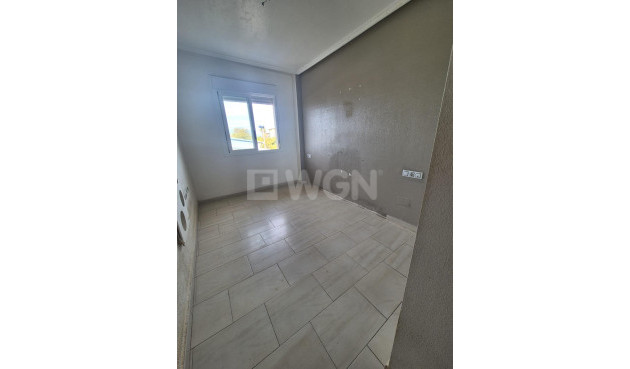 Resale - Apartment / flat - Torrevieja - aguas nuevas