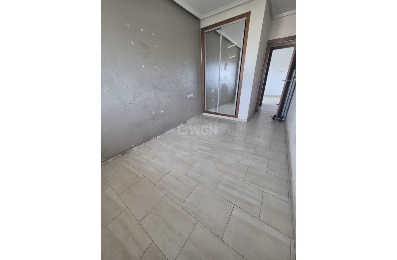 Resale - Apartment / flat - Torrevieja - aguas nuevas