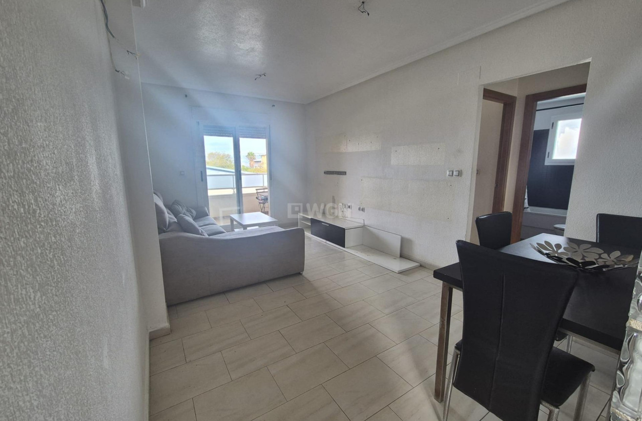 Resale - Apartment / flat - Torrevieja - aguas nuevas