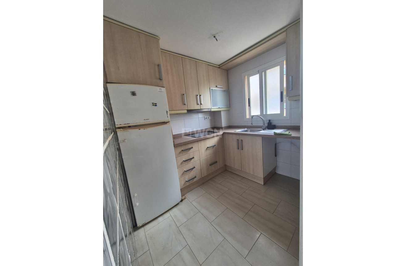 Resale - Apartment / flat - Torrevieja - aguas nuevas