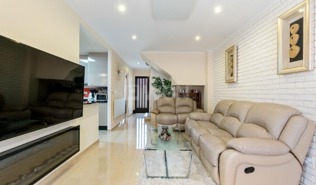 Odsprzedaż - Kamienica - Torrevieja - aguas nuevas