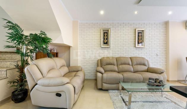 Odsprzedaż - Kamienica - Torrevieja - aguas nuevas