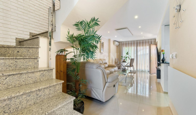 Odsprzedaż - Kamienica - Torrevieja - aguas nuevas