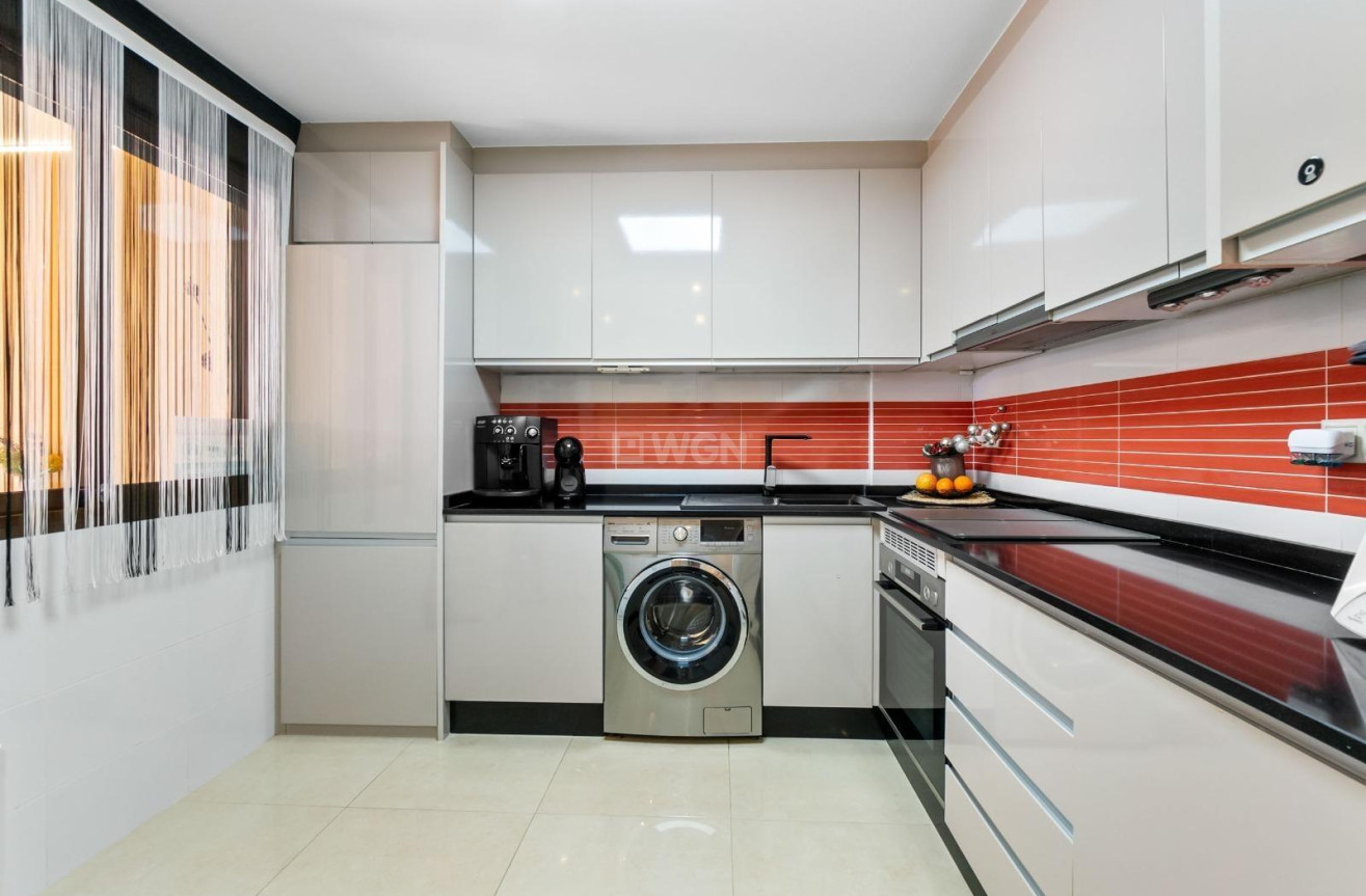 Odsprzedaż - Kamienica - Torrevieja - aguas nuevas