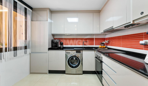 Odsprzedaż - Kamienica - Torrevieja - aguas nuevas