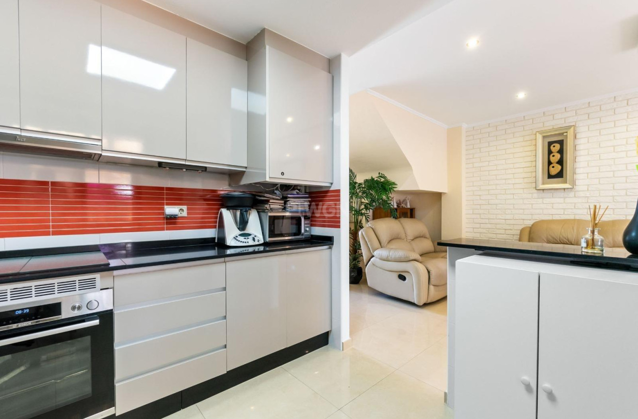 Odsprzedaż - Kamienica - Torrevieja - aguas nuevas