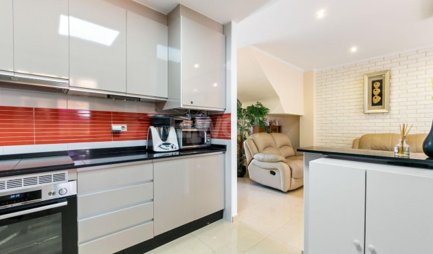 Odsprzedaż - Kamienica - Torrevieja - aguas nuevas