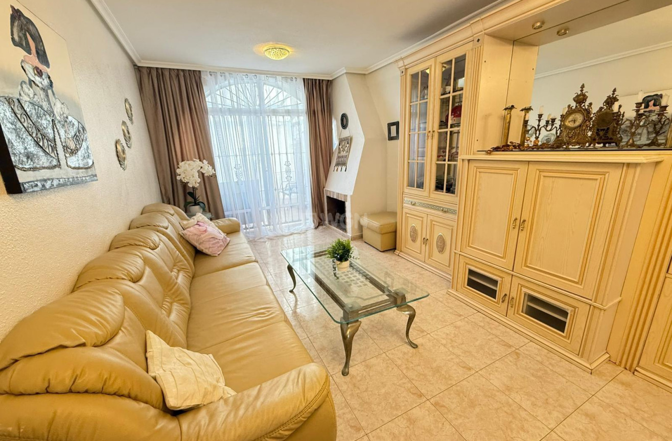 Odsprzedaż - Kamienica - Torrevieja - Calas Blanca