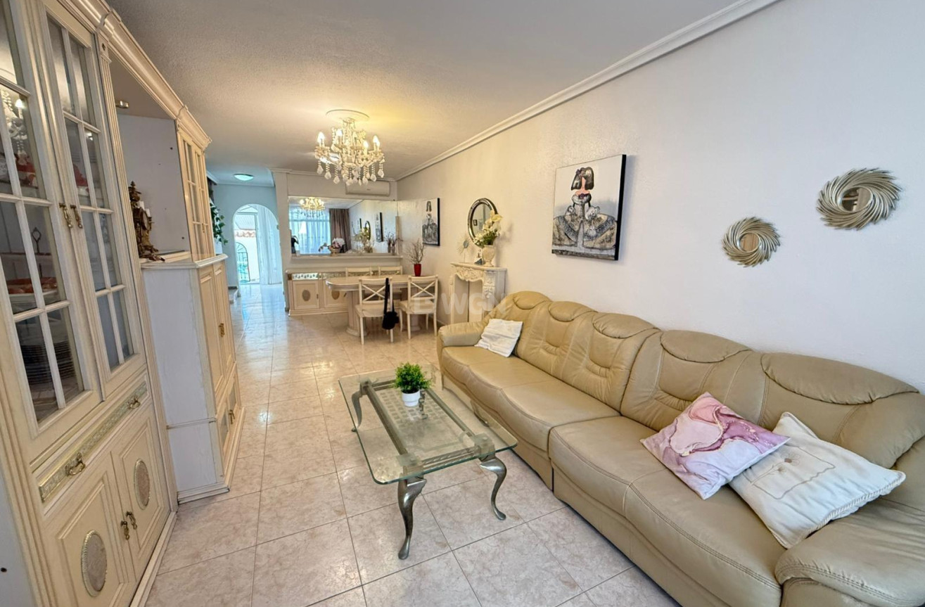 Odsprzedaż - Kamienica - Torrevieja - Calas Blanca