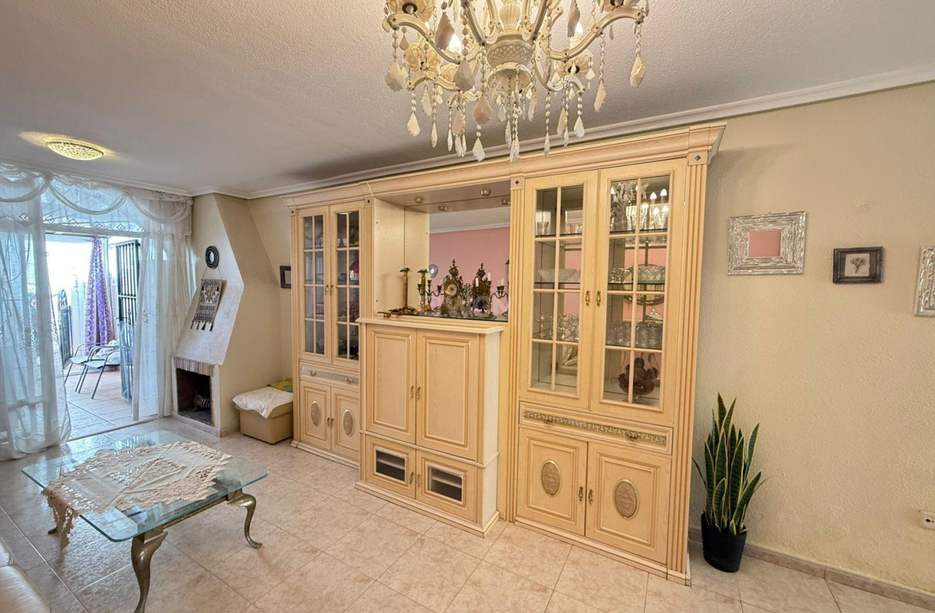 Odsprzedaż - Kamienica - Torrevieja - Calas Blanca