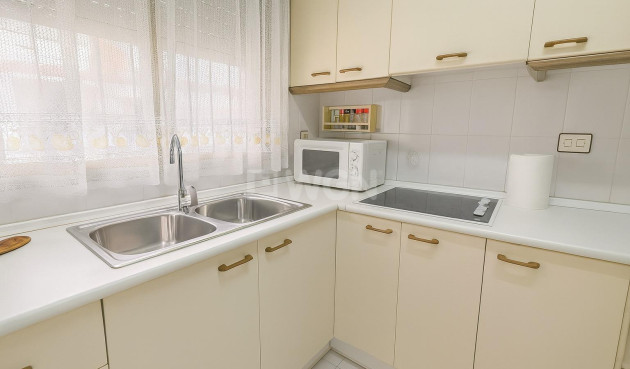 Resale - Apartment / flat - Torrevieja - Acequion