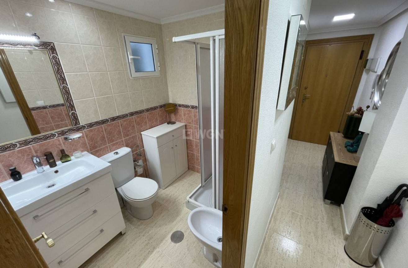 Resale - Apartment / flat - Torrevieja - Costa Blanca