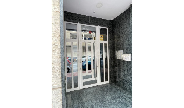 Resale - Apartment / flat - Torrevieja - Costa Blanca