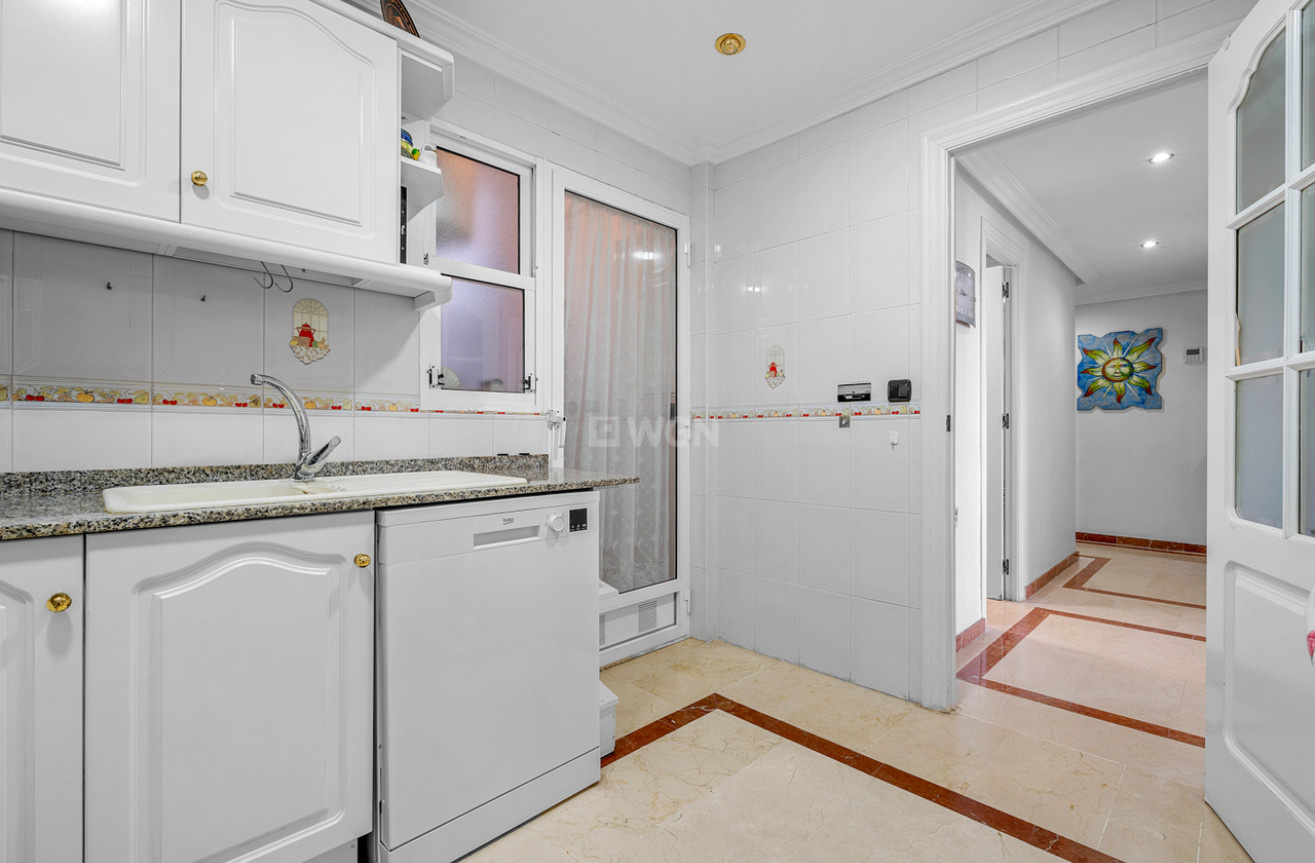 Odsprzedaż - Mieszkanie w bloku - Torrevieja - Costa Blanca